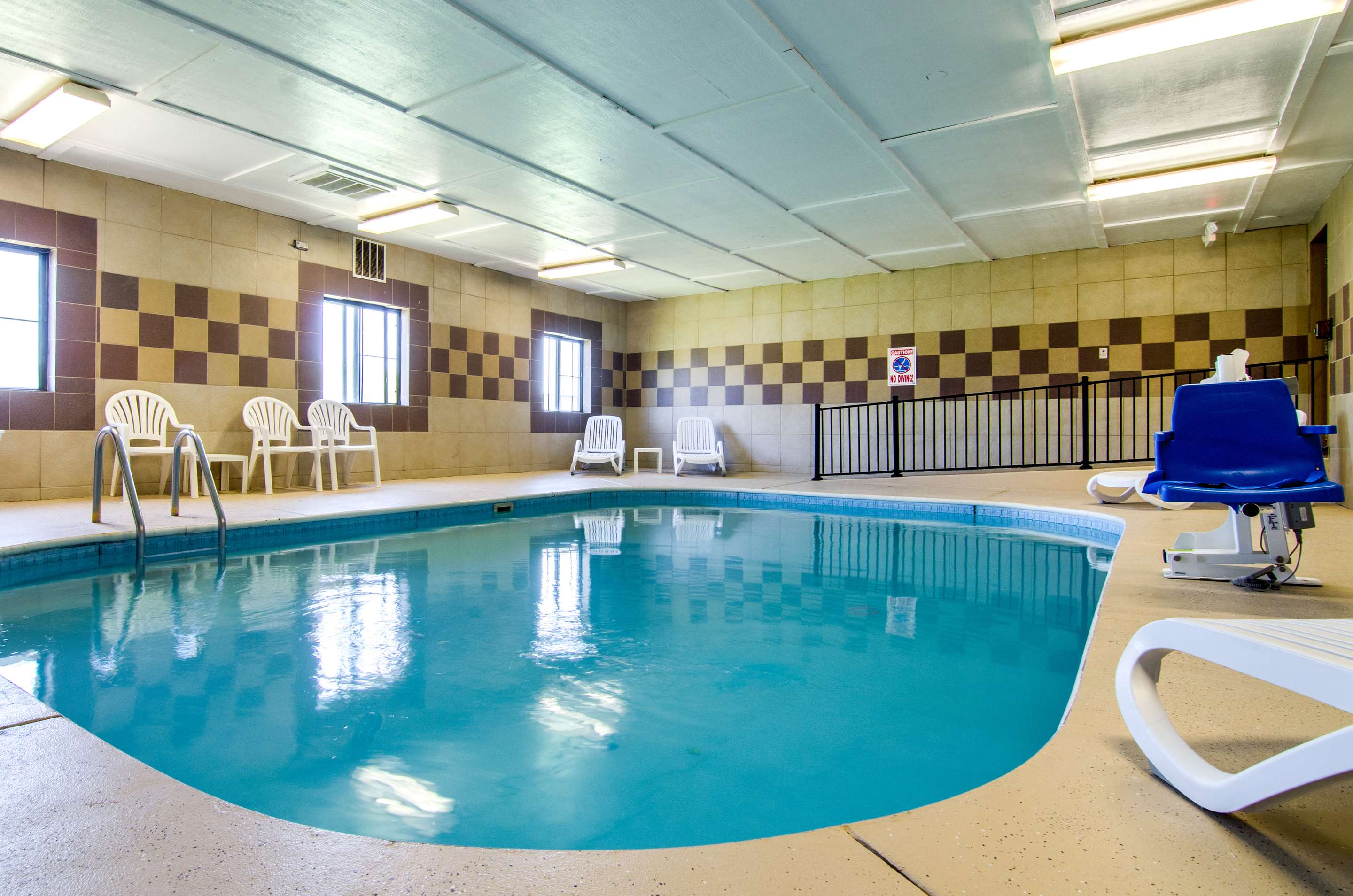 Indoor pool | Quality Inn Great Bend