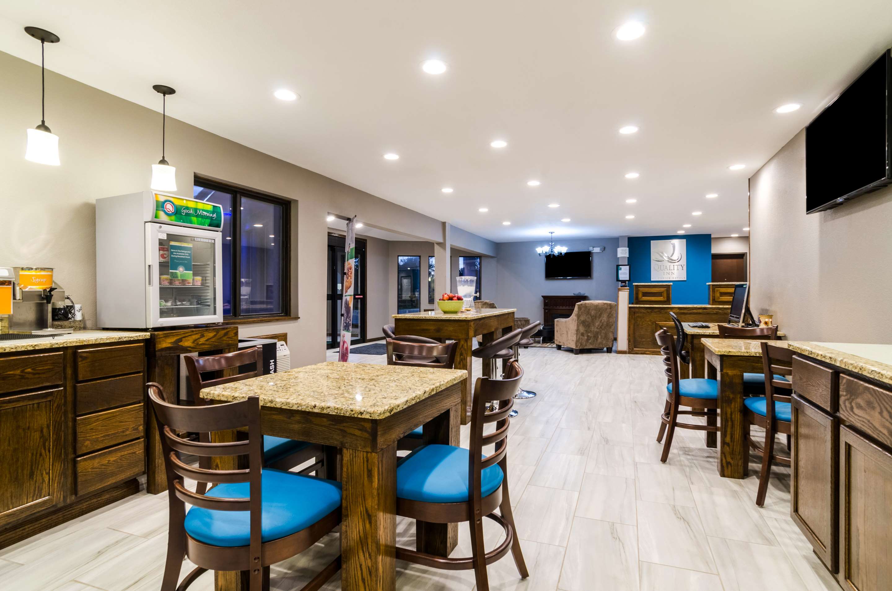 Breakfast area | Quality Inn Great Bend
