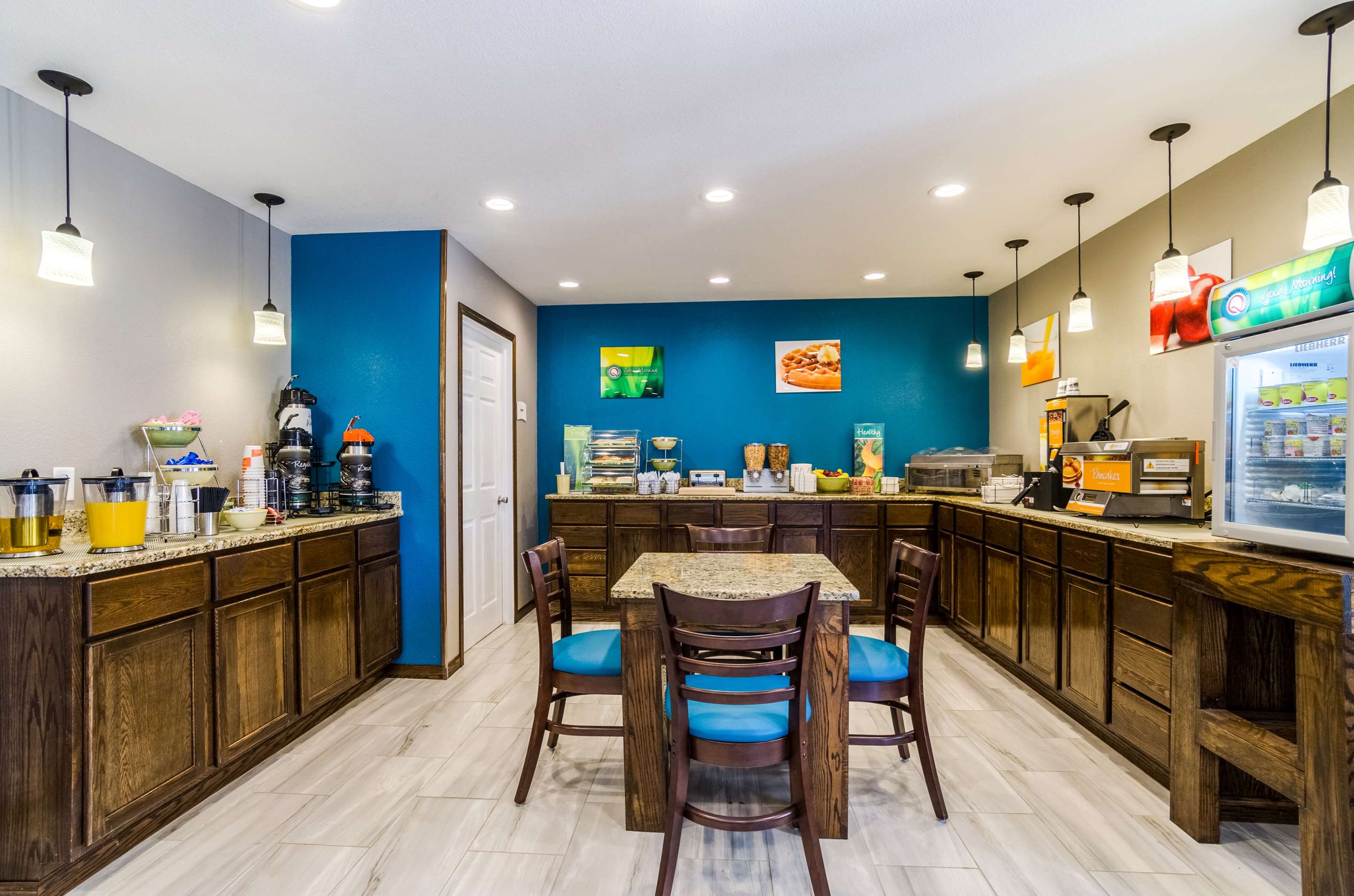 Breakfast area | Quality Inn Great Bend
