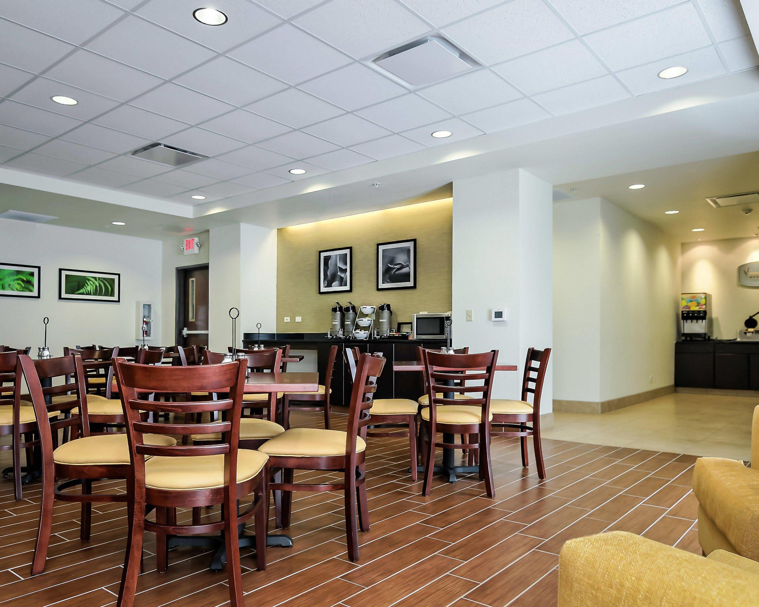 Breakfast room | Sleep Inn & Suites Fort Scott