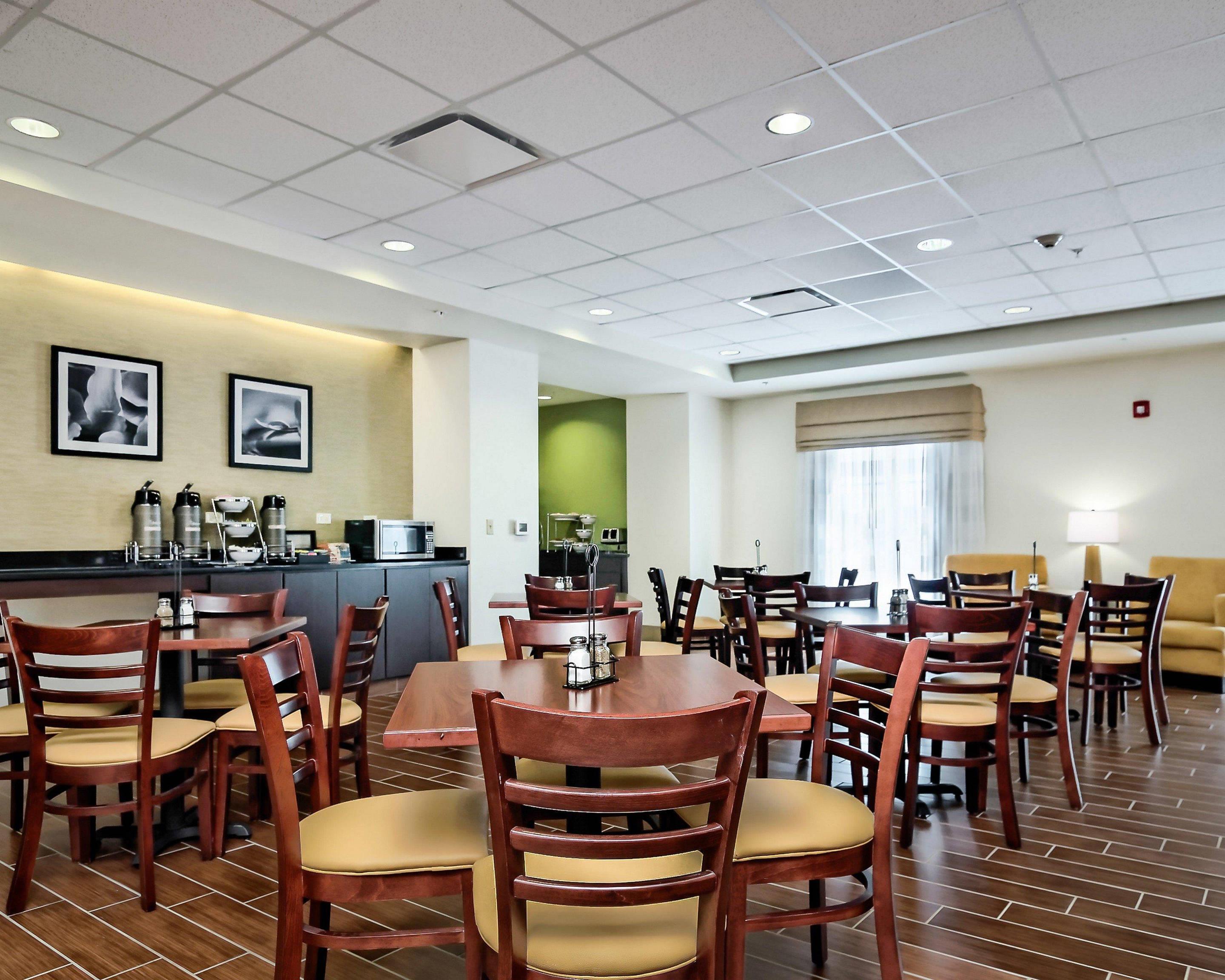 Enjoy breakfast in this seating area | Sleep Inn & Suites Fort Scott
