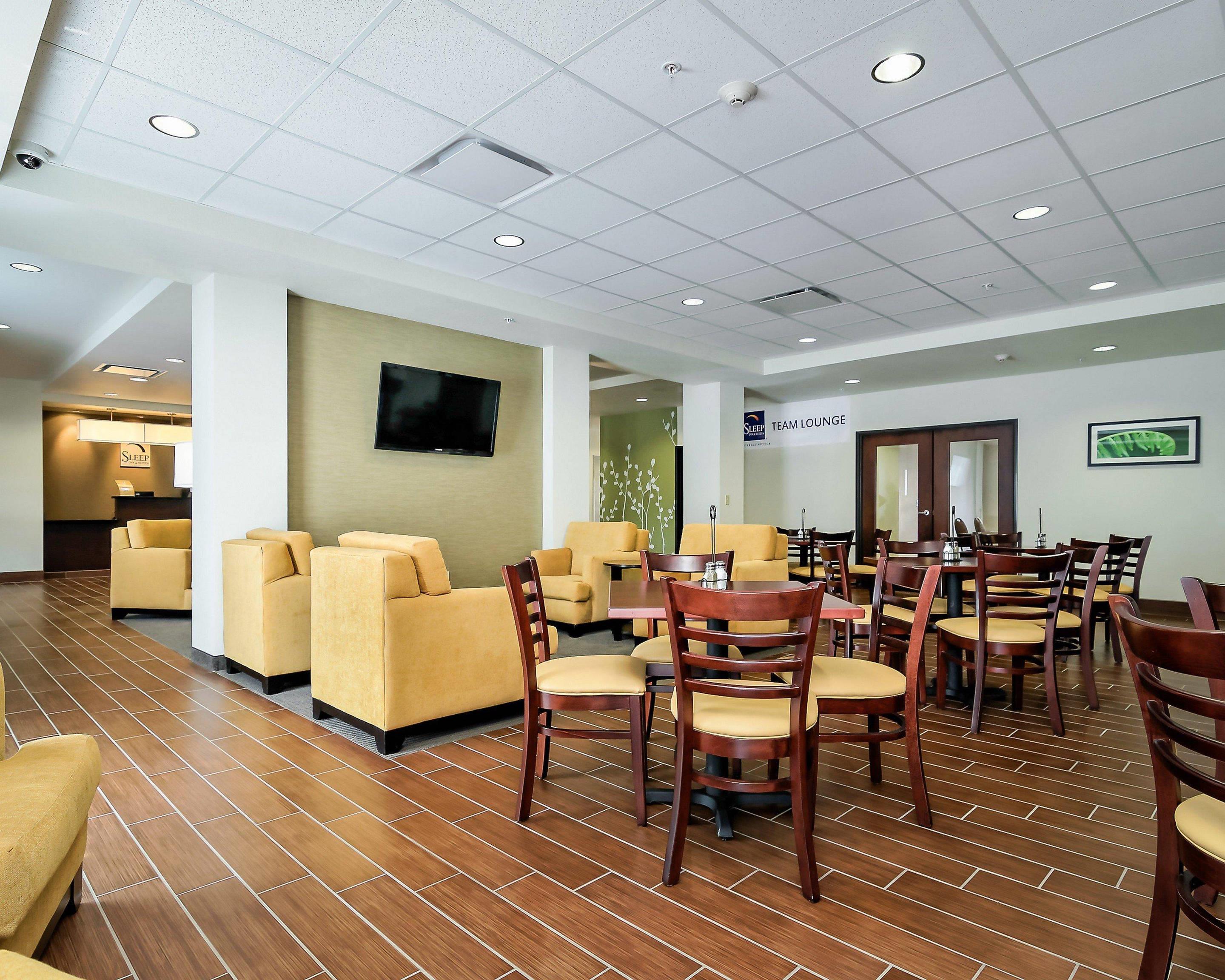Breakfast area | Sleep Inn & Suites Fort Scott