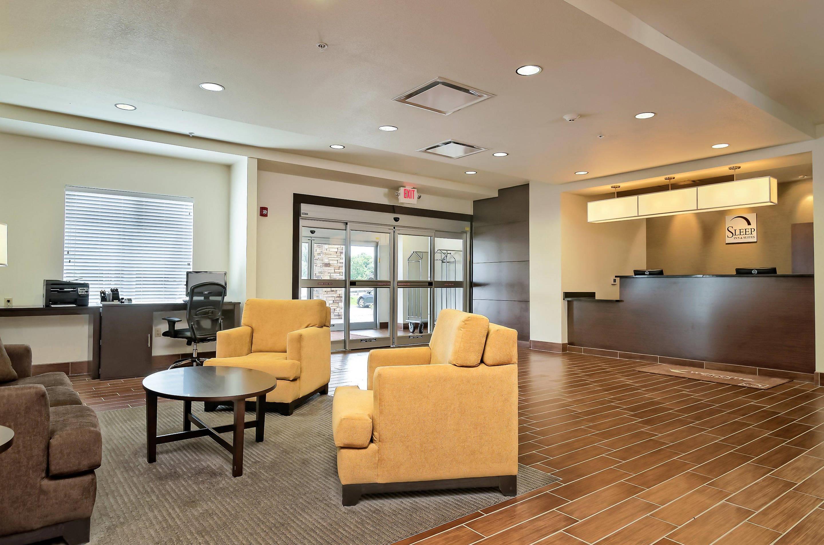 Lobby | Sleep Inn & Suites Fort Scott