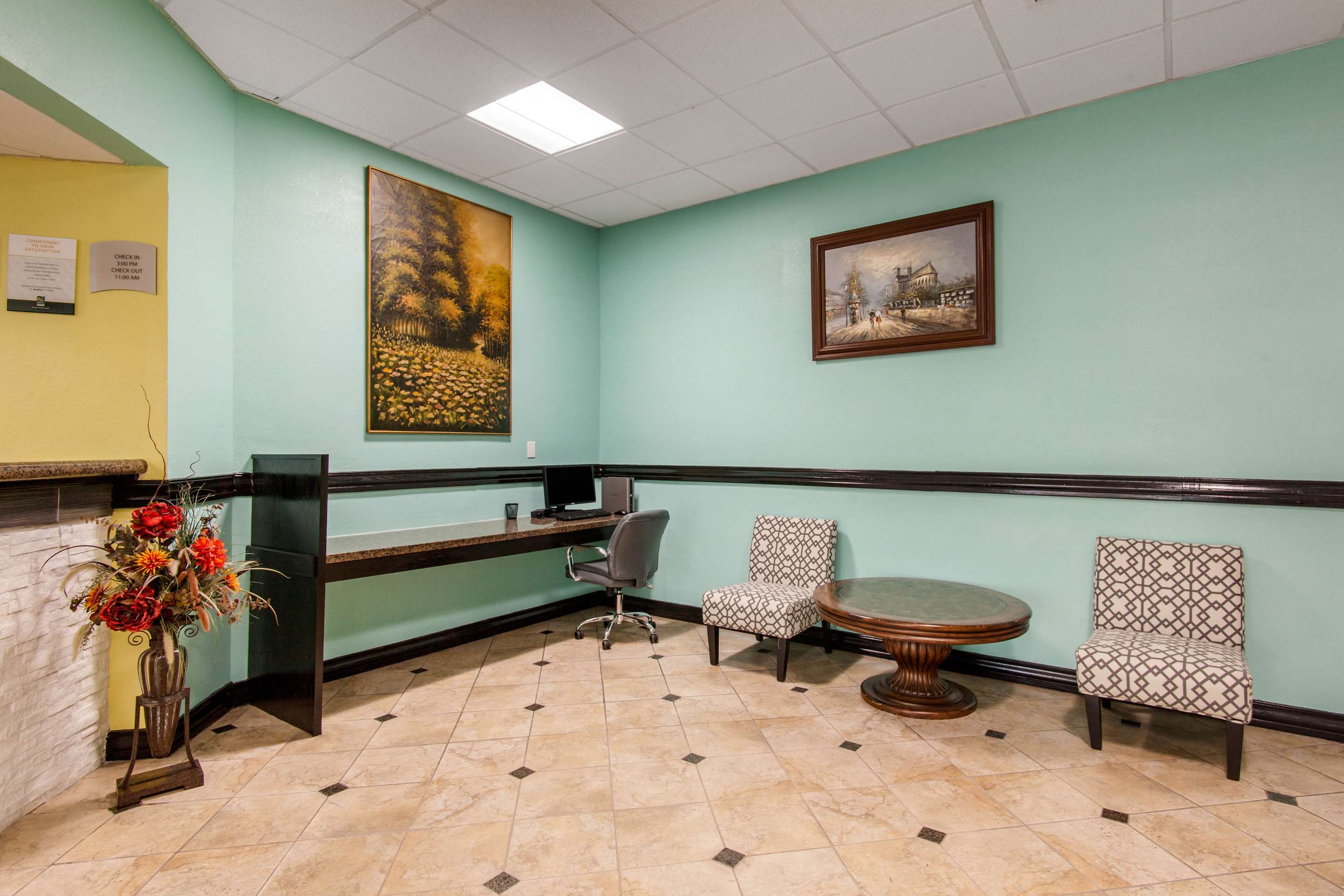 Computer in the lobby | Quality Inn