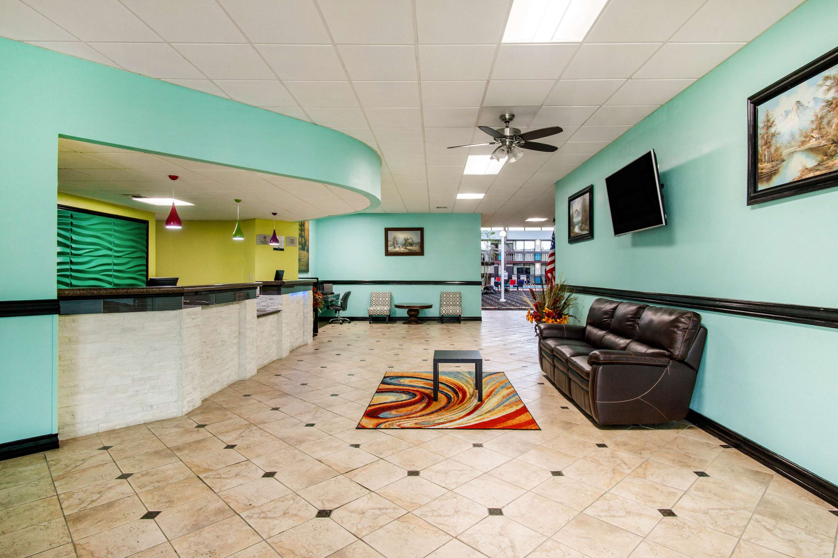Spacious lobby | Quality Inn