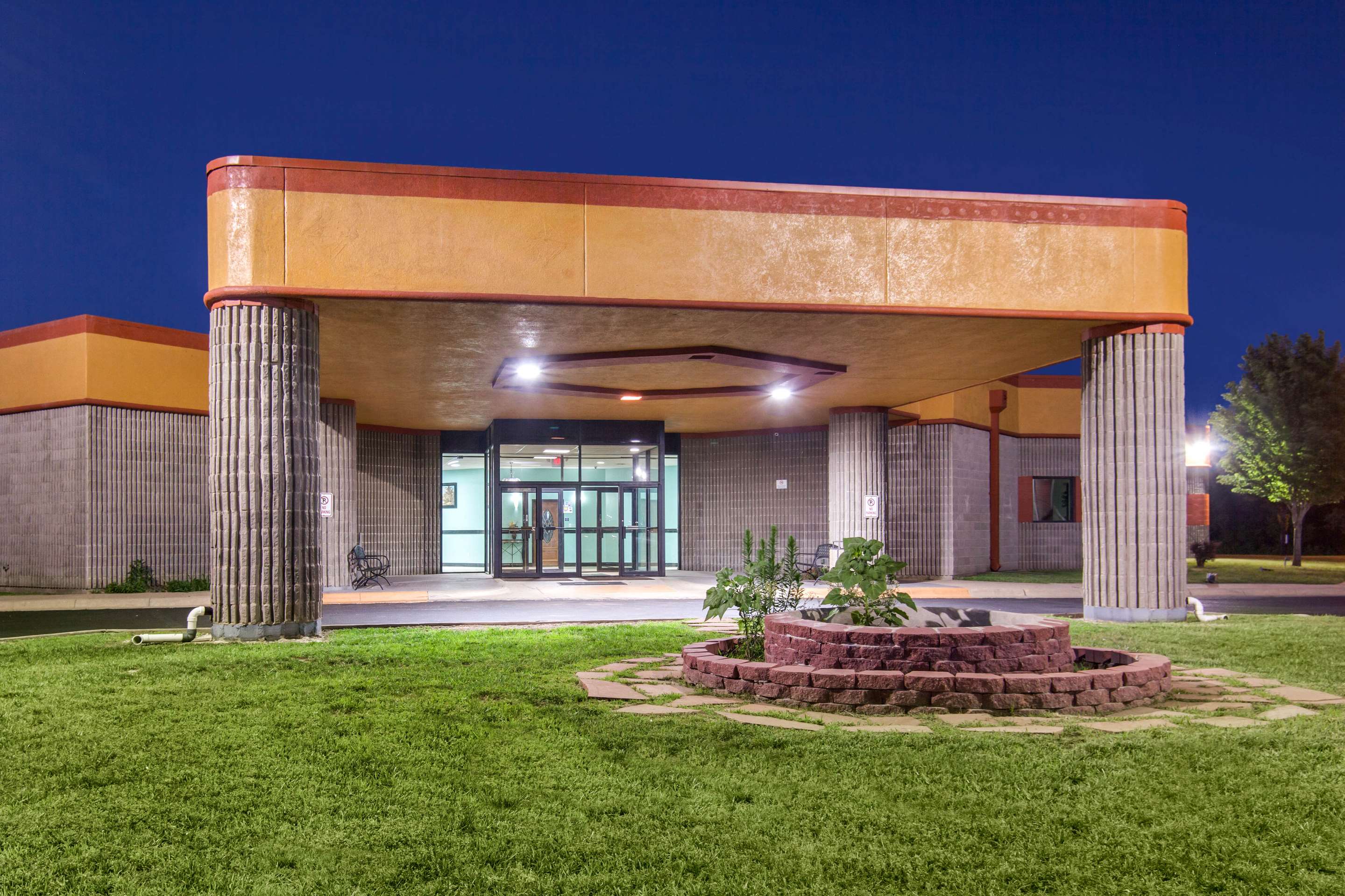 Hotel exterior | Quality Inn