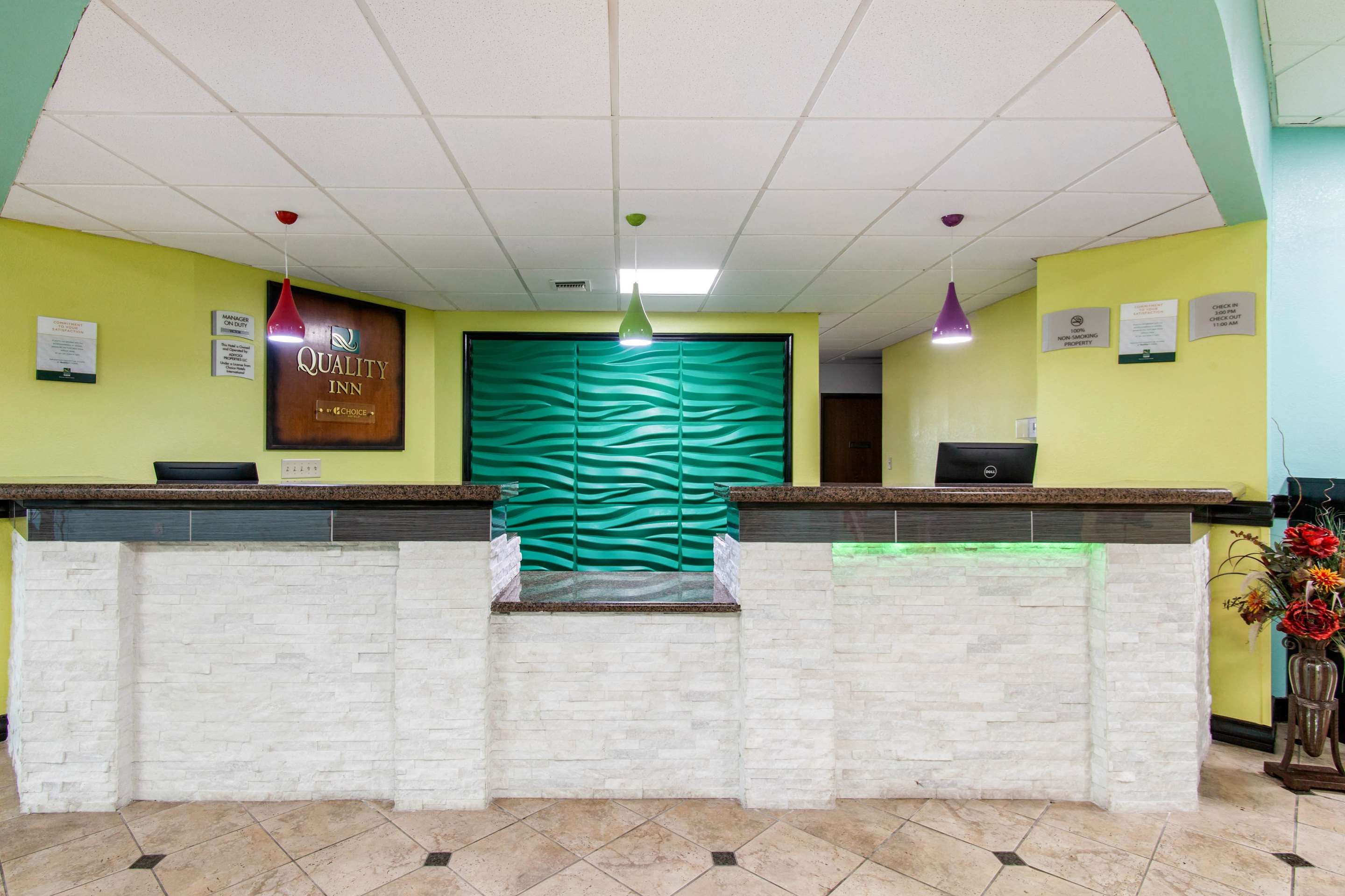 Spacious lobby | Quality Inn