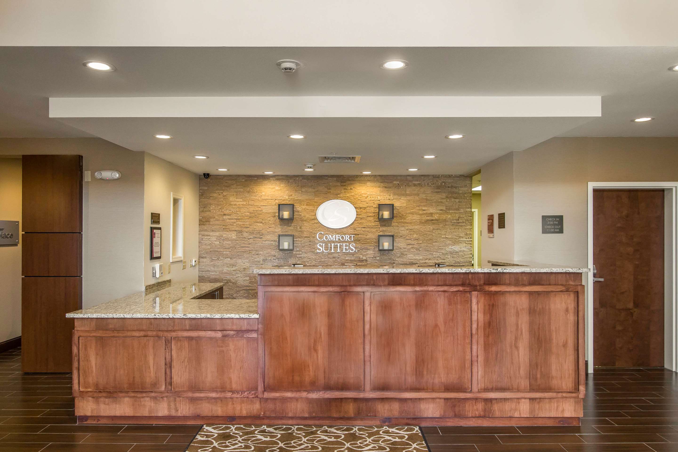 Front desk | Comfort Suites Dodge City