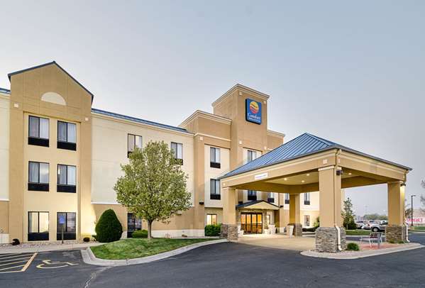 Exterior view - Comfort Inn & Suites Hutchinson