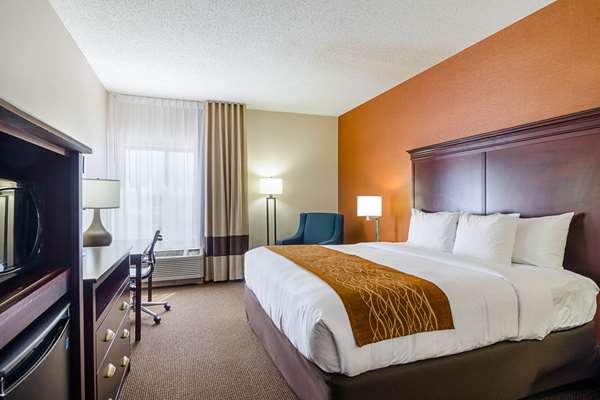  - Comfort Inn & Suites Hutchinson