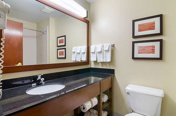  - Comfort Inn & Suites Hutchinson