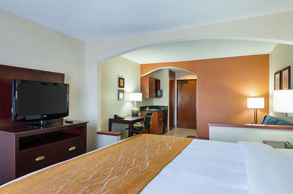 Suite - Comfort Inn & Suites Hutchinson