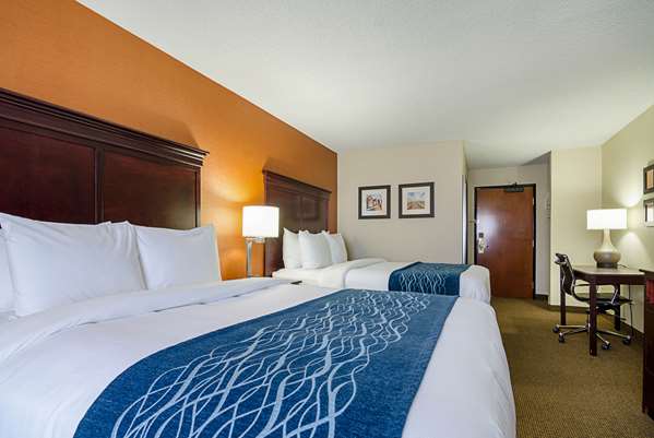  - Comfort Inn & Suites Hutchinson