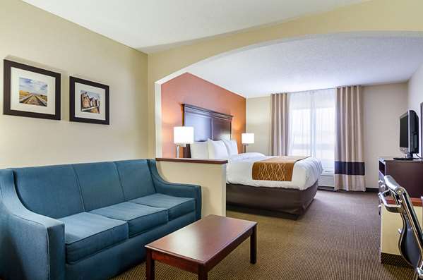  - Comfort Inn & Suites Hutchinson