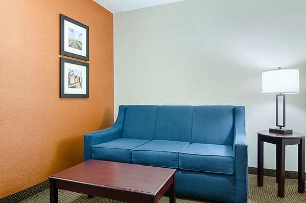 Suite - Comfort Inn & Suites Hutchinson