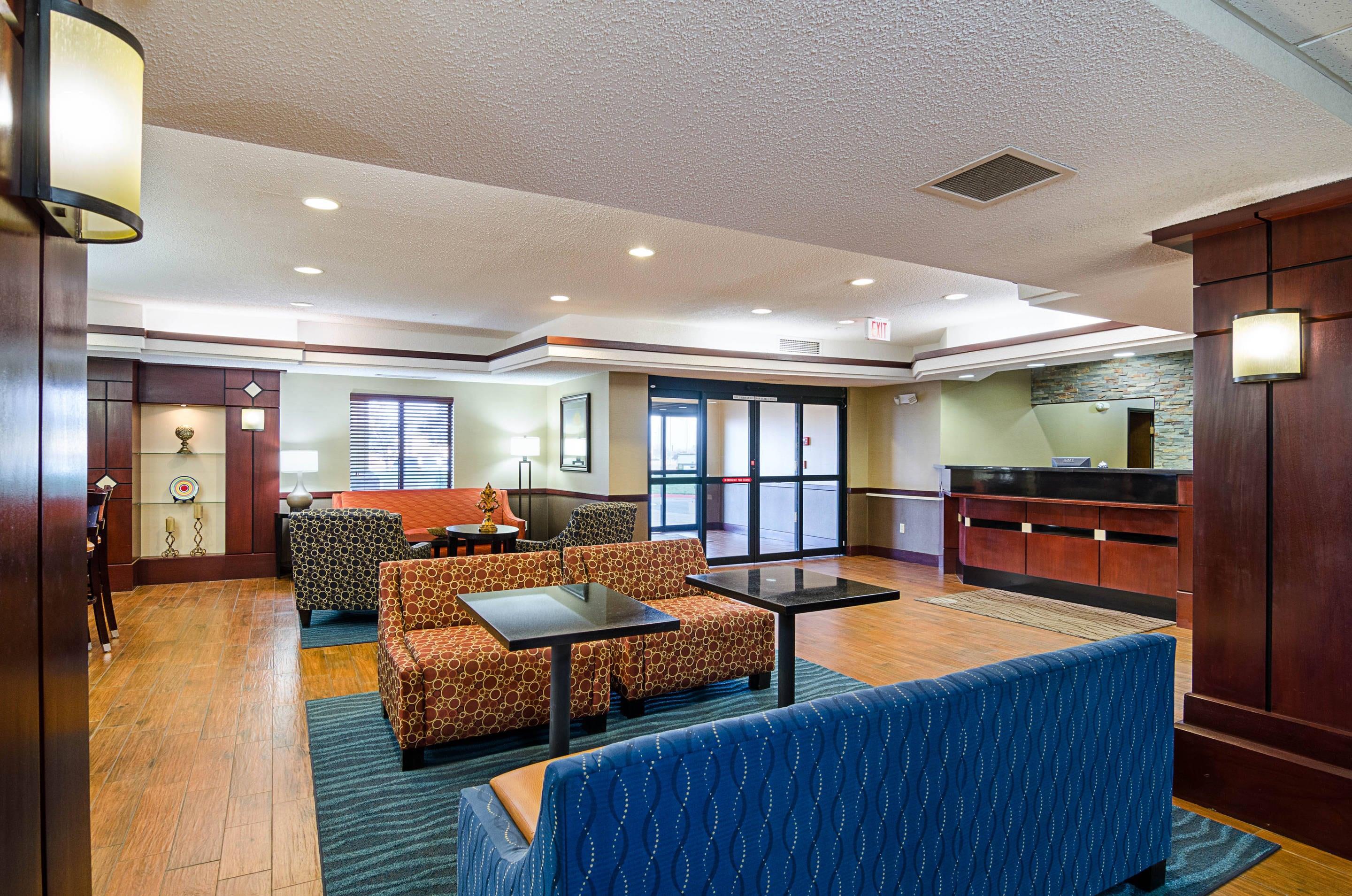 Lobby with sitting area | Comfort Inn & Suites