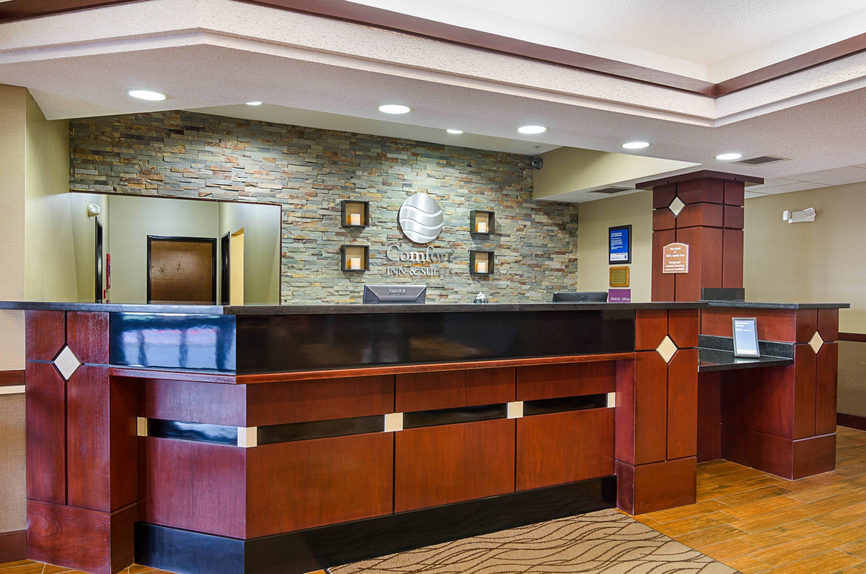 Front desk | Comfort Inn & Suites