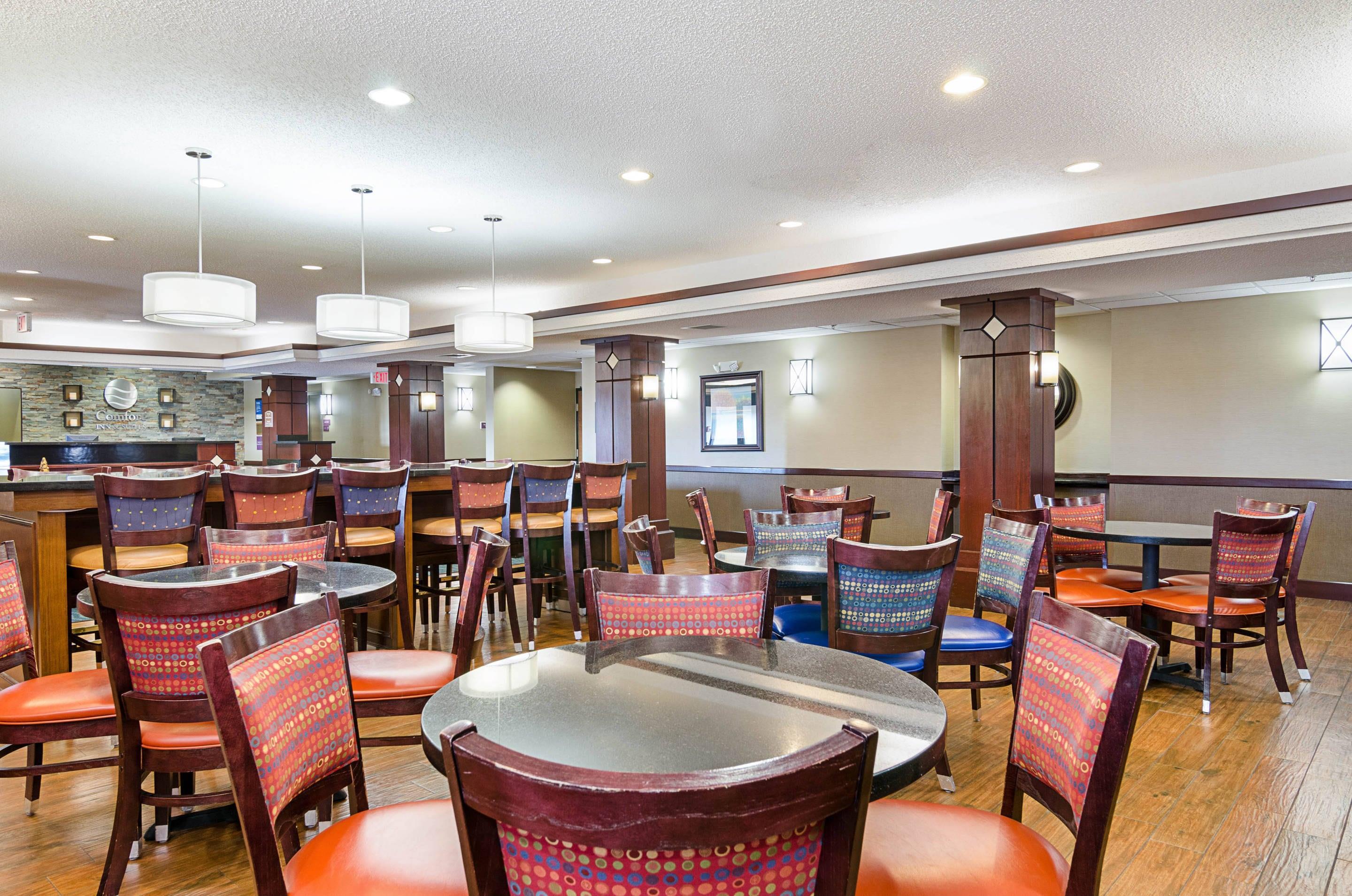 Enjoy breakfast in this seating area | Comfort Inn & Suites