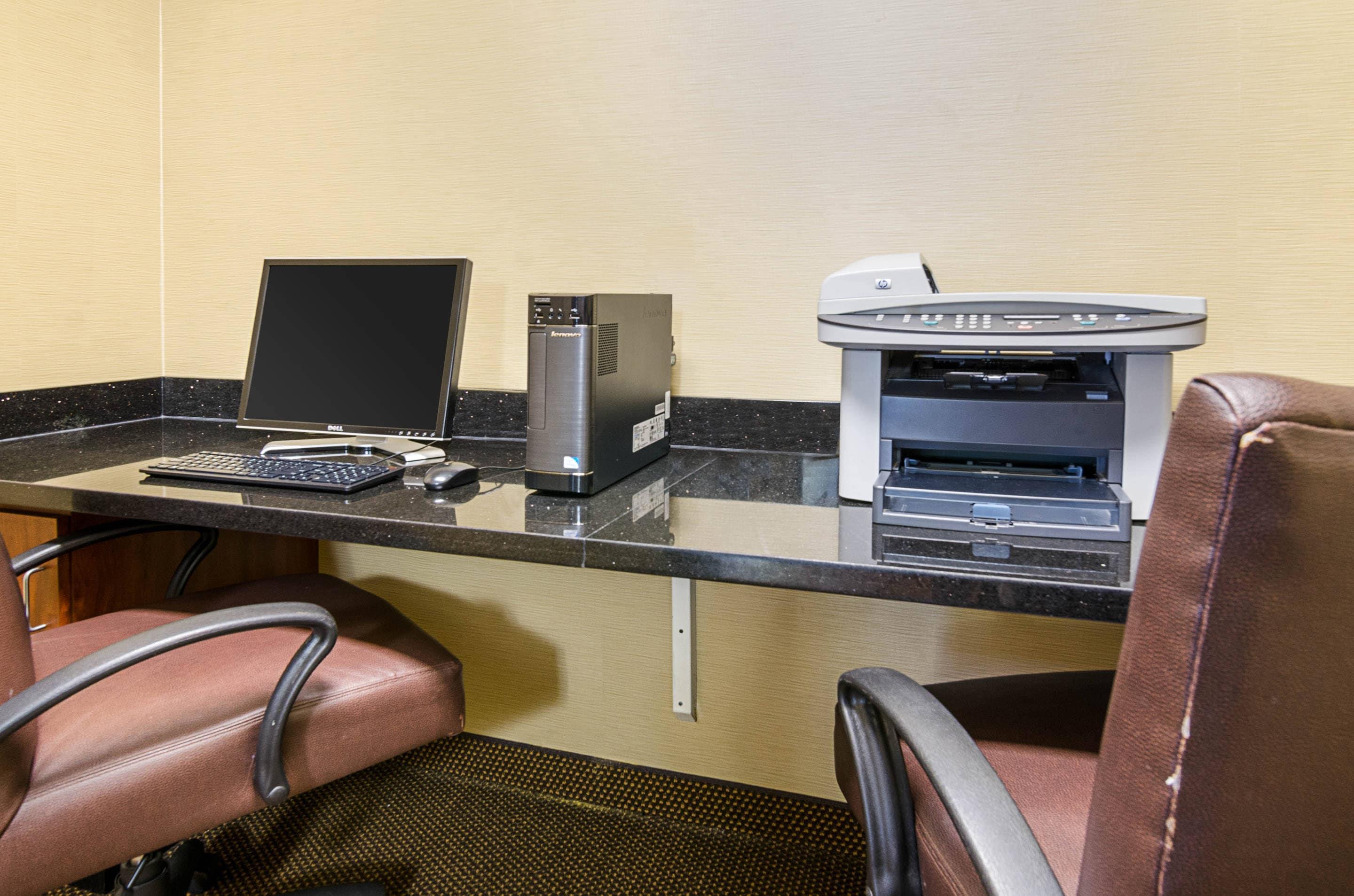 Business center | Comfort Inn & Suites