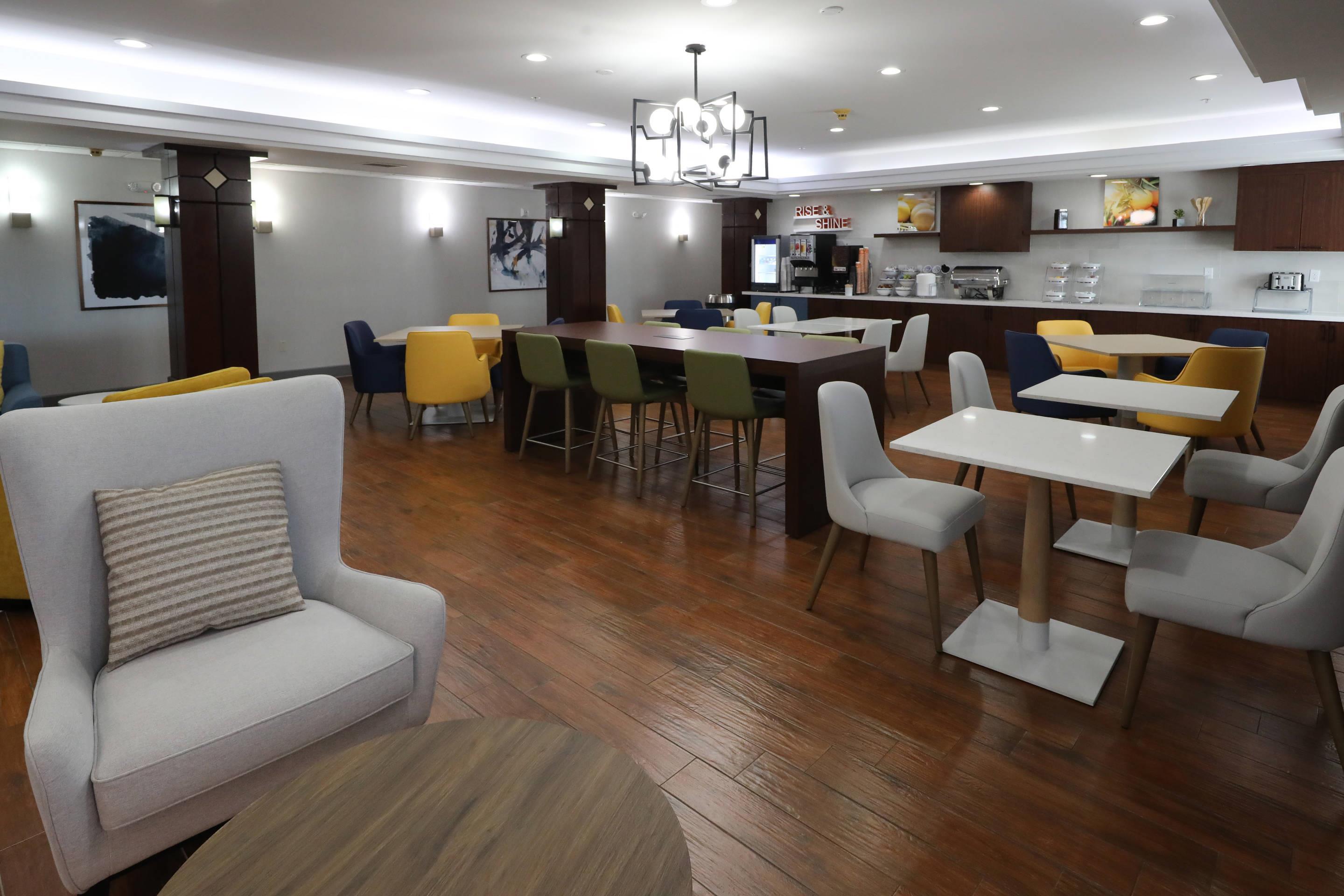 Lobby with sitting area | Comfort Inn & Suites Hutchinson