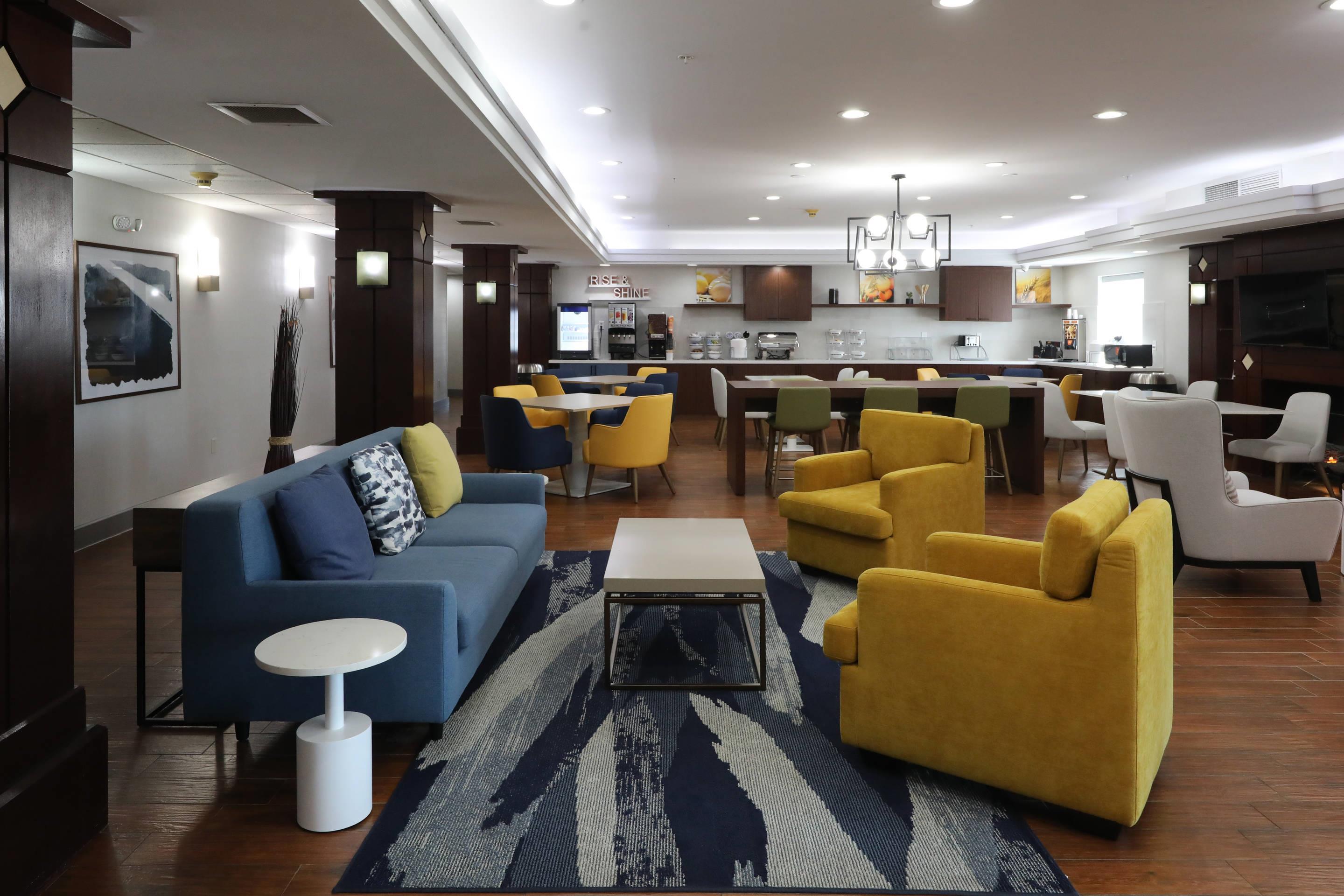 Lobby with sitting area | Comfort Inn & Suites Hutchinson