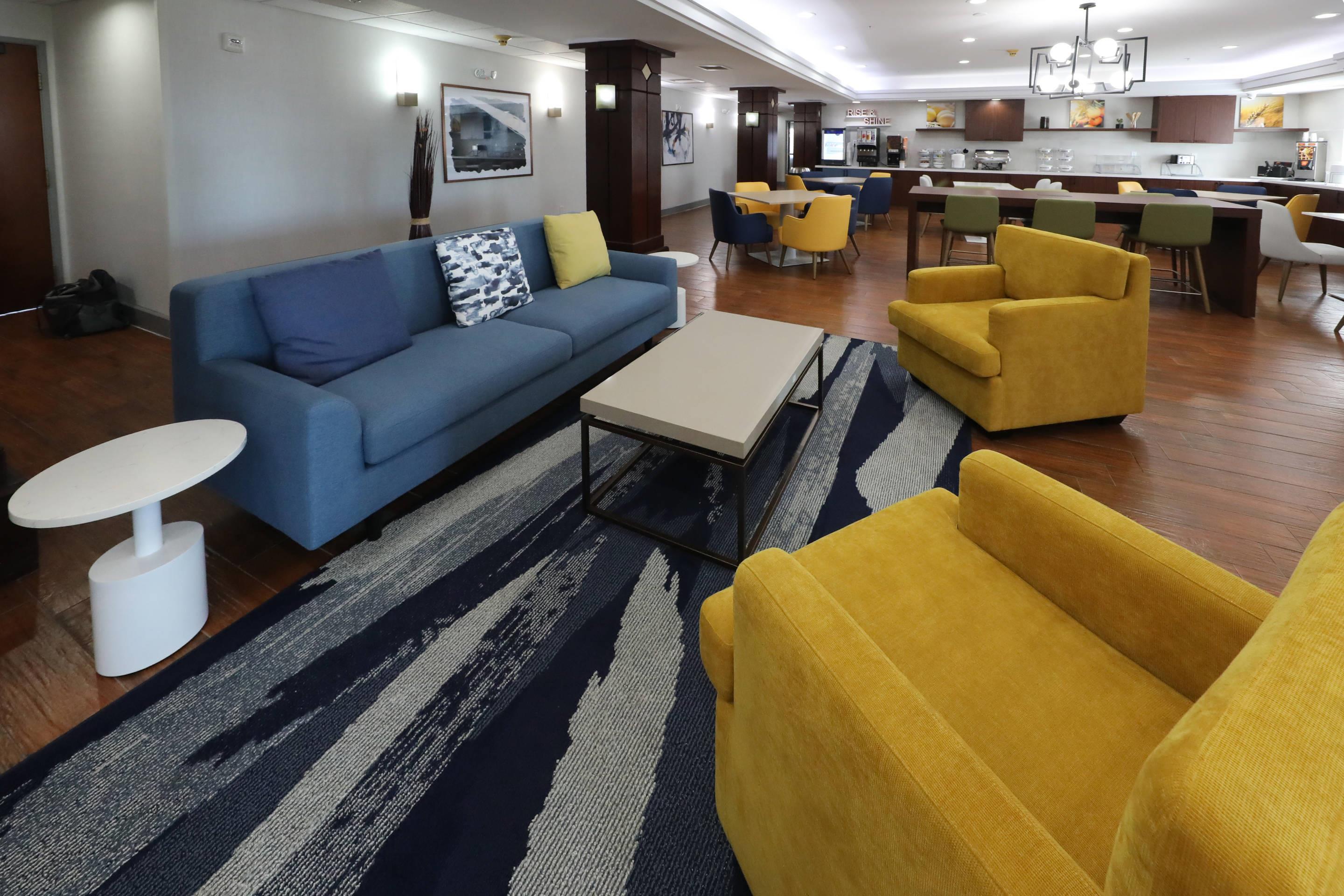 Lobby with sitting area | Comfort Inn & Suites Hutchinson