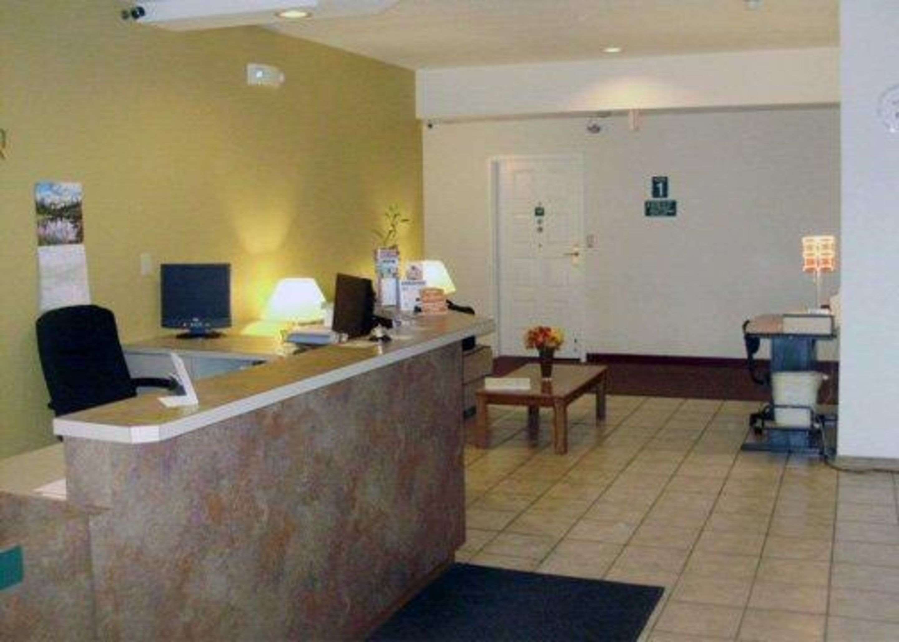 Front desk | Rodeway Inn Salina
