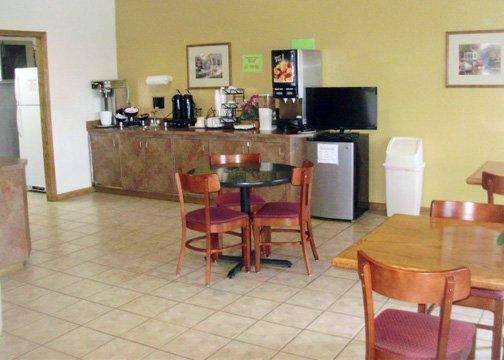 Breakfast area | Rodeway Inn Salina