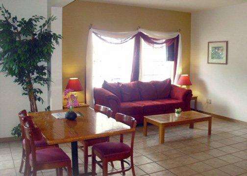 Sitting area | Rodeway Inn Salina