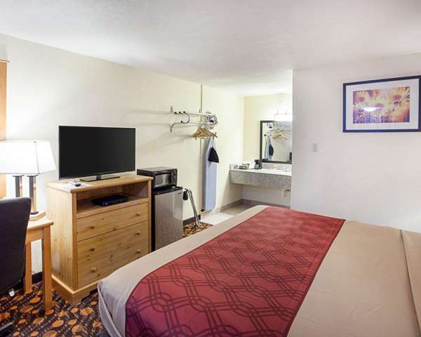  - Econo Lodge Phillipsburg