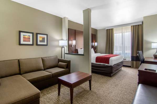 Suite - Comfort Inn & Suites Shawnee - I-435, Exit 5