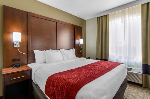 Suite - Comfort Inn & Suites Shawnee - I-435, Exit 5