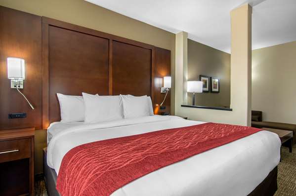  - Comfort Inn & Suites Shawnee - I-435, Exit 5