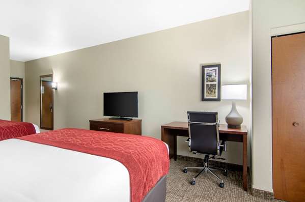  - Comfort Inn & Suites Shawnee - I-435, Exit 5
