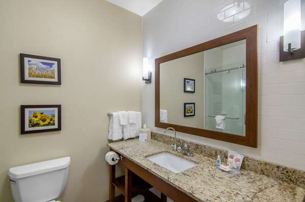  - Comfort Inn & Suites Shawnee - I-435, Exit 5