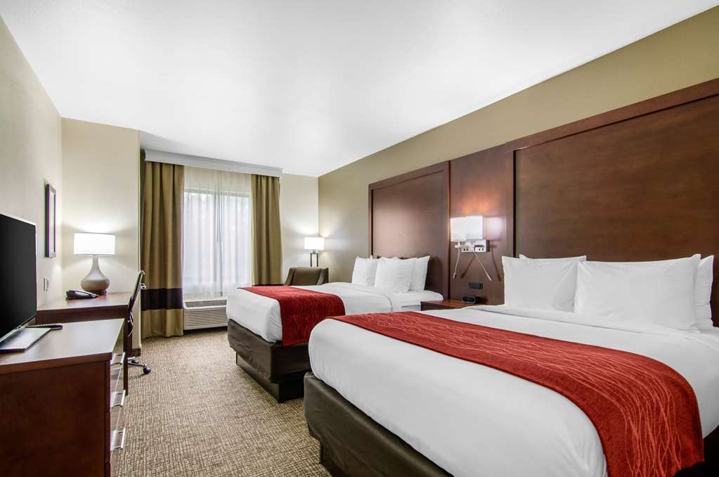 COMFORT INN AND SUITES SHAWNEE - KA-guestroom-Guest Room,On-Site.jpg