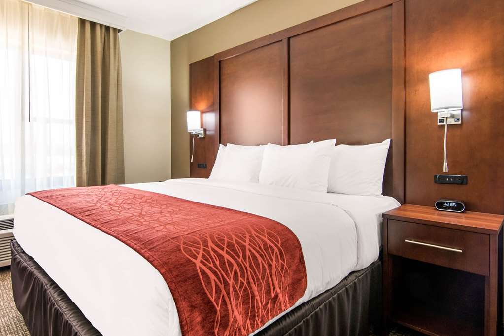 COMFORT INN AND SUITES INDEPENDENCE-guestroom-Guest Room,On-Site.jpg