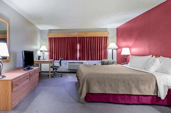 Suite - Rodeway Inn Hesston - I-135, Exit 40