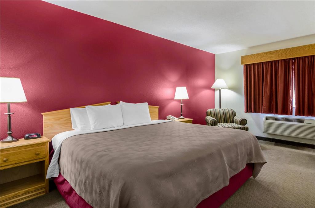 RODEWAY INN-guestroom-Guest Room,On-Site.jpg