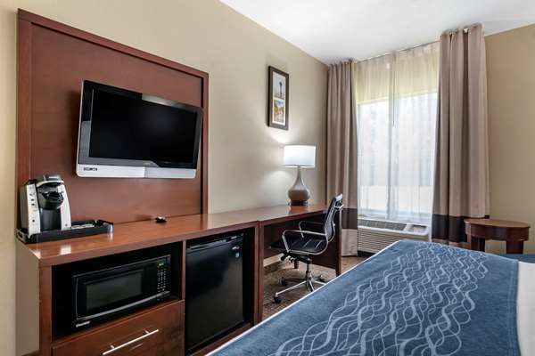  - Comfort Inn & Suites Junction City - I-70, Exit 298