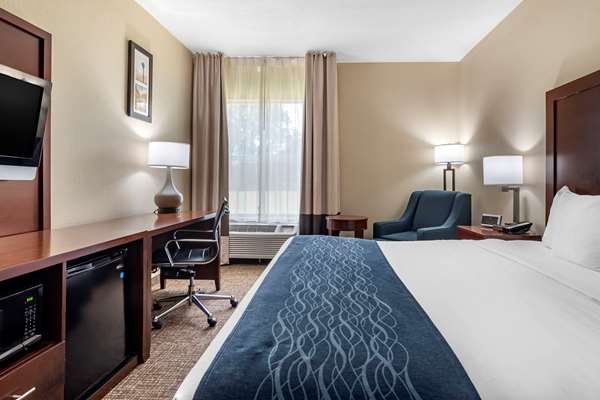  - Comfort Inn & Suites Junction City - I-70, Exit 298