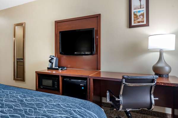  - Comfort Inn & Suites Junction City - I-70, Exit 298