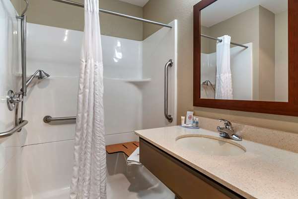  - Comfort Inn & Suites Junction City - I-70, Exit 298