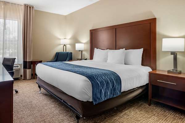  - Comfort Inn & Suites Junction City - I-70, Exit 298