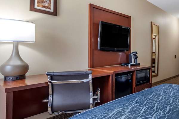  - Comfort Inn & Suites Junction City - I-70, Exit 298