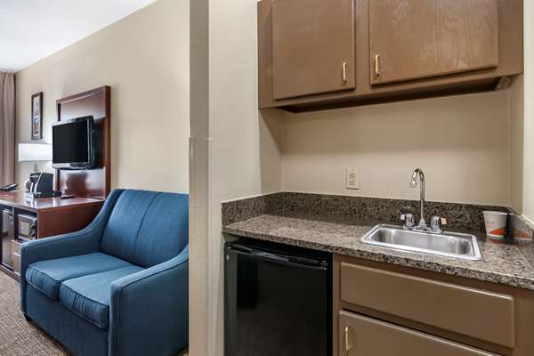  - Comfort Inn & Suites Junction City - I-70, Exit 298