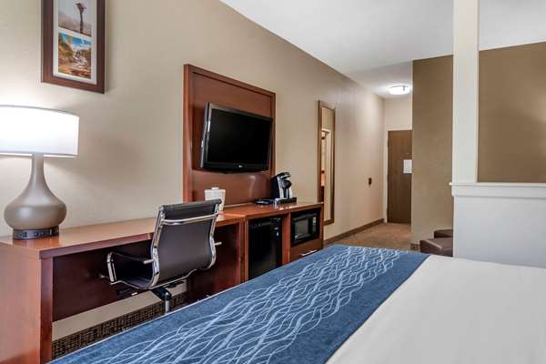  - Comfort Inn & Suites Junction City - I-70, Exit 298
