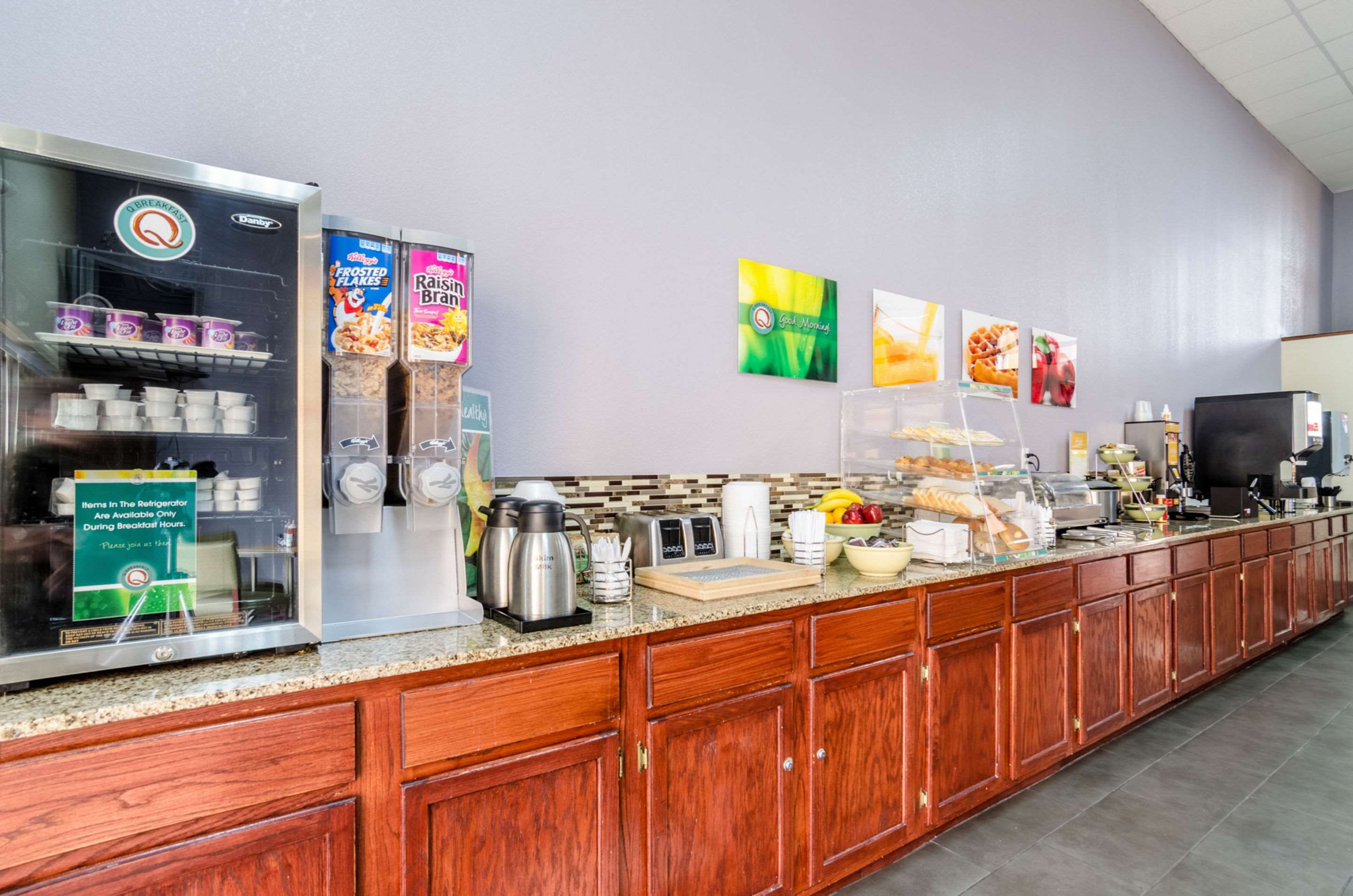 Free breakfast with waffles | Quality Inn South