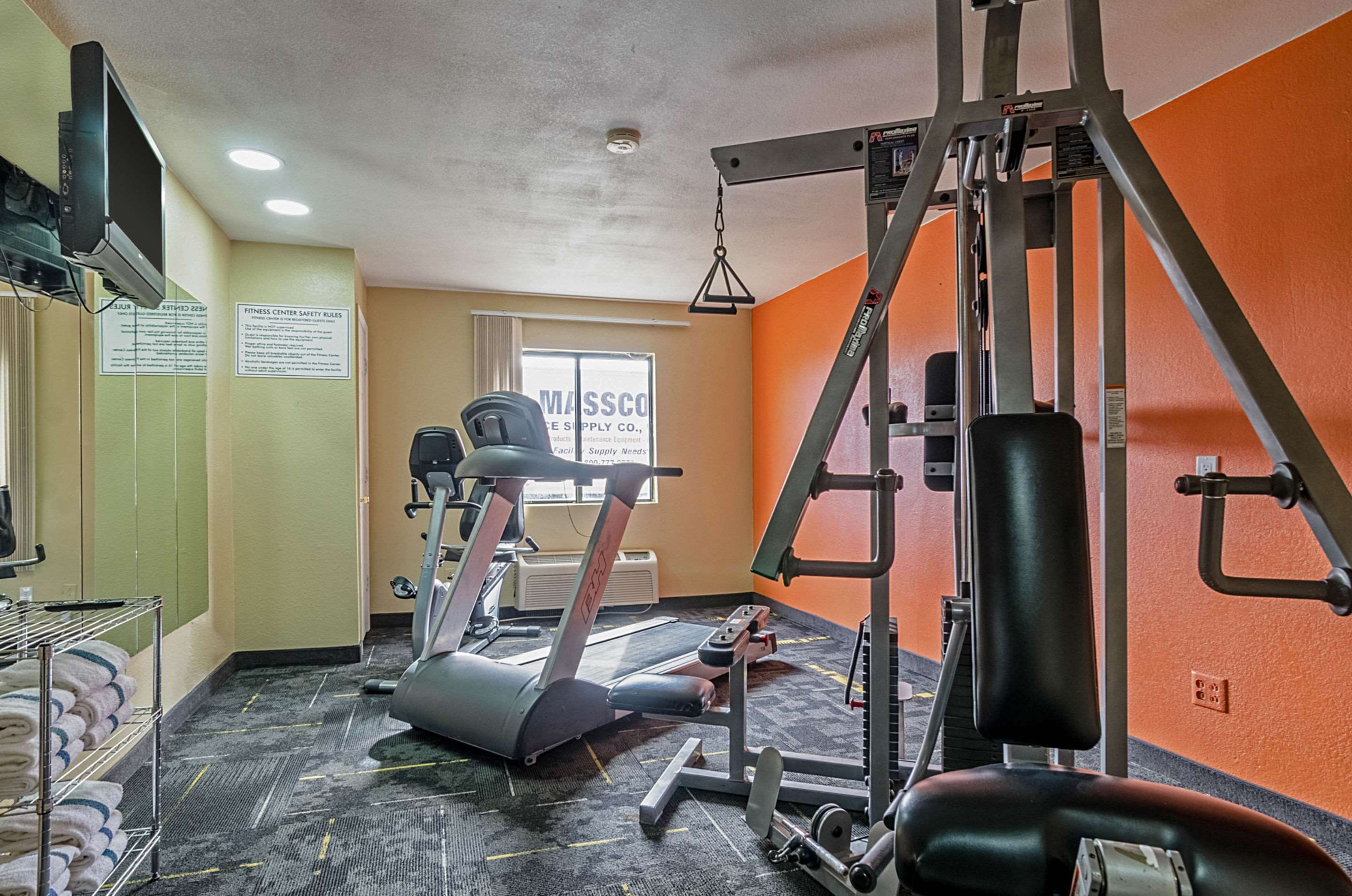 Fitness center | Quality Inn South