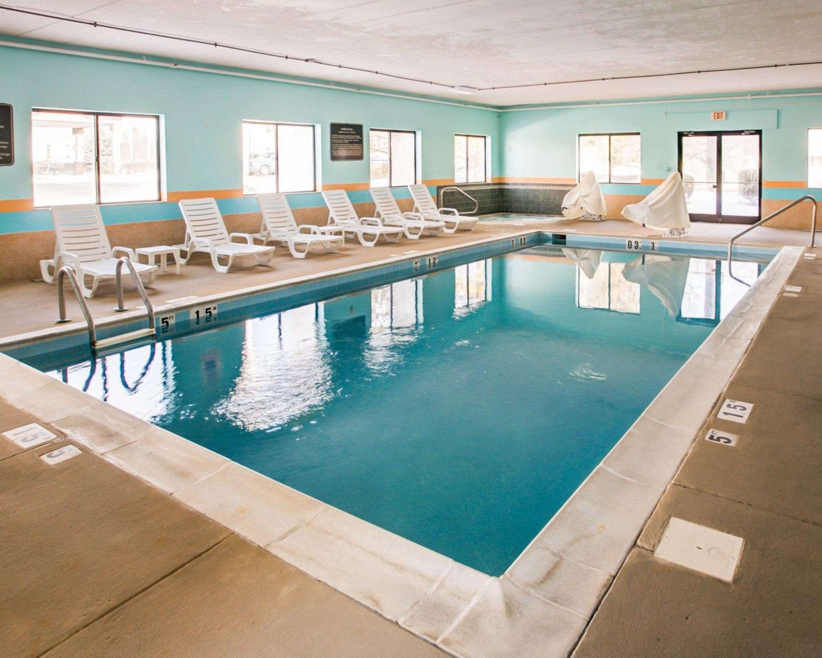 Indoor pool with hot tub | Comfort Suites